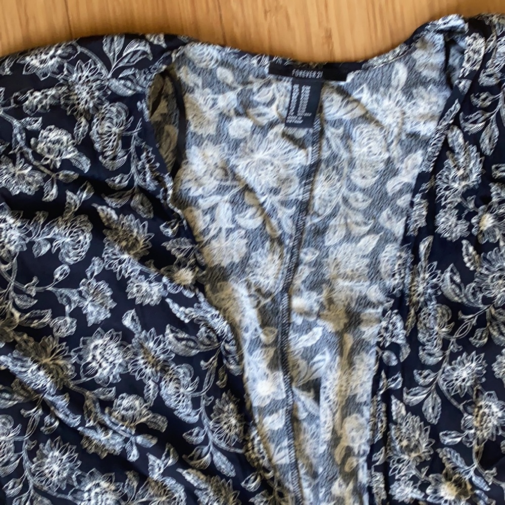 🌟5 for $15🌟 floral kimono top - Picture 2 of 2